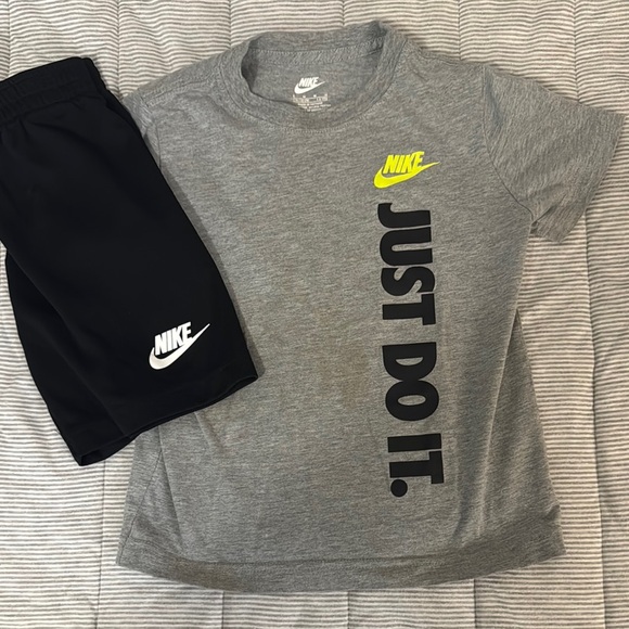 Under Armour and Nike Boys Sets - Picture 7 of 7